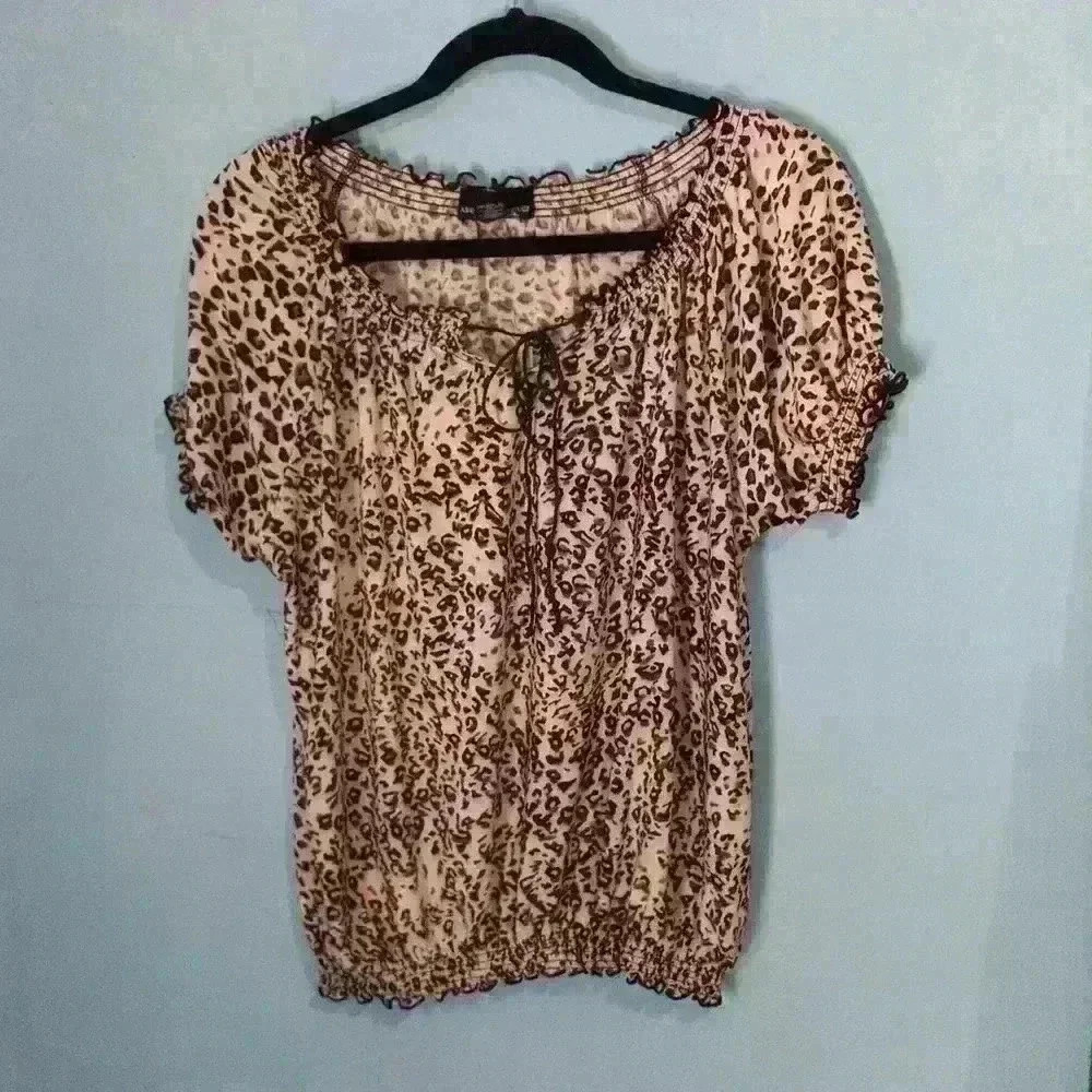 Isabella Rodriguez leopard print top size PL elastic sleeve and waist L